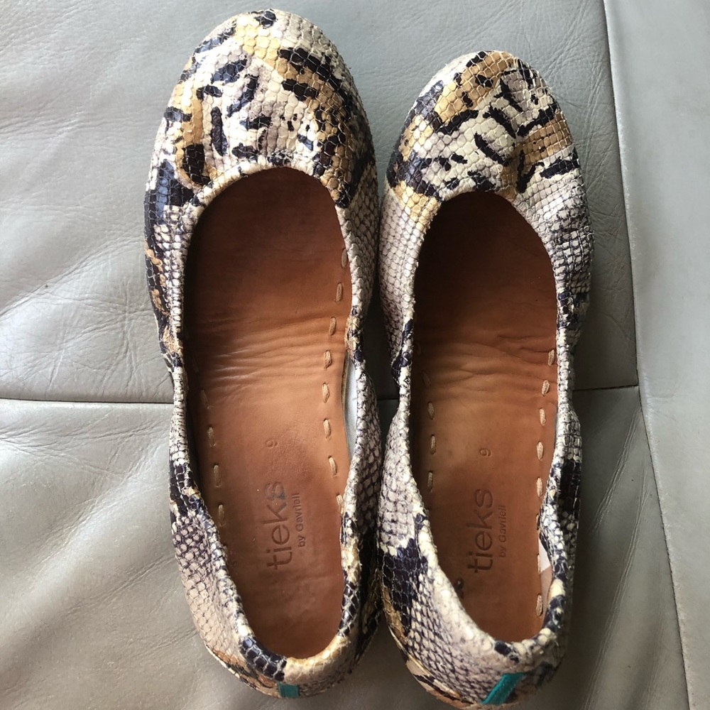 Snake print Tieks size 9